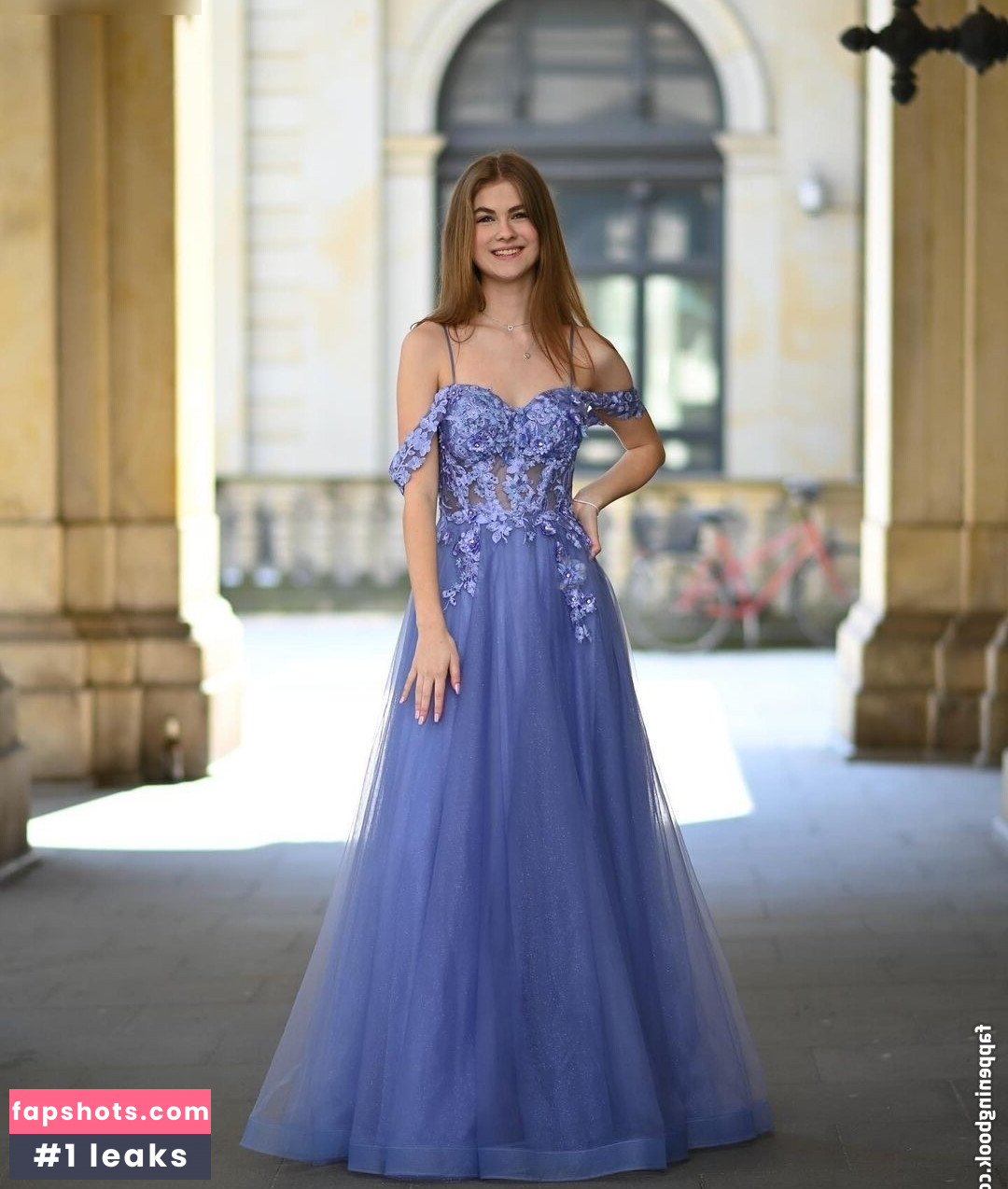 Emelybasics nude babe gallery