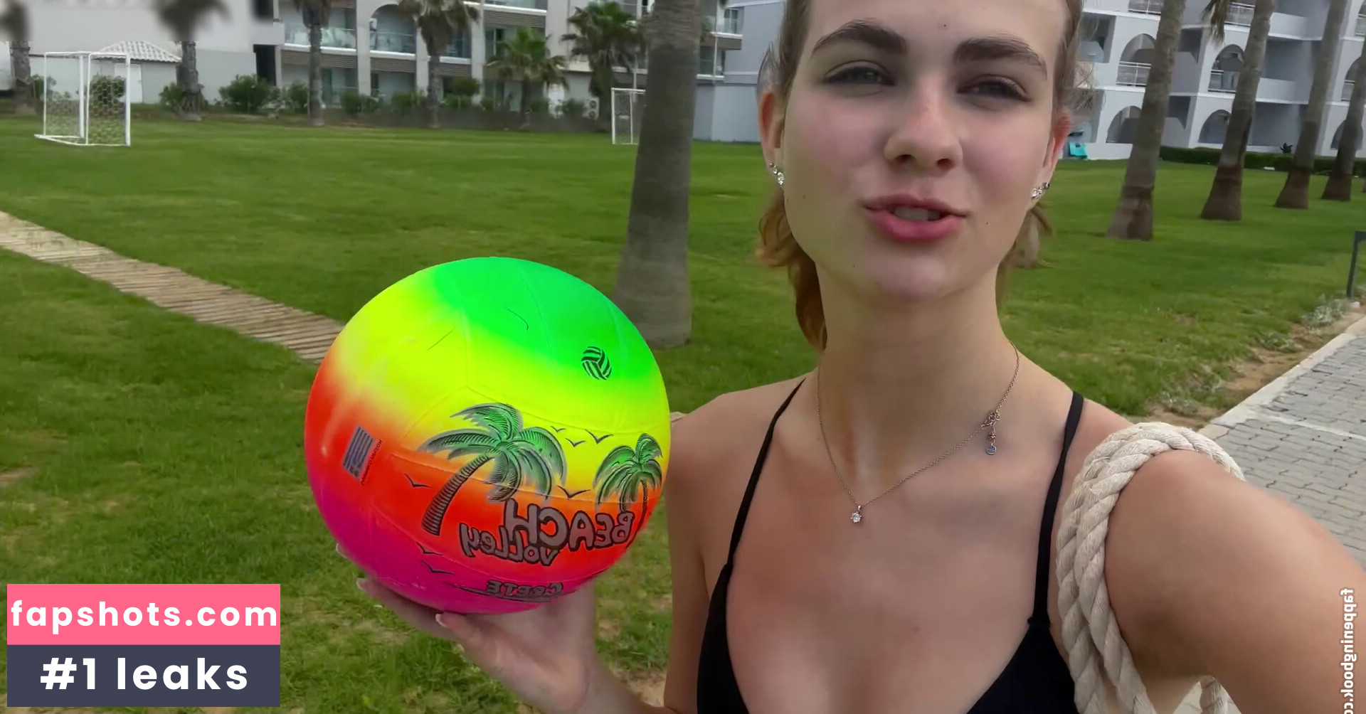 Emelybasics gallery photo #6