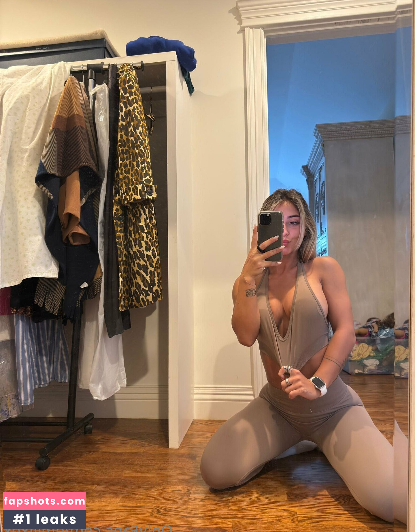 EMELYE ENDER gallery photo #18