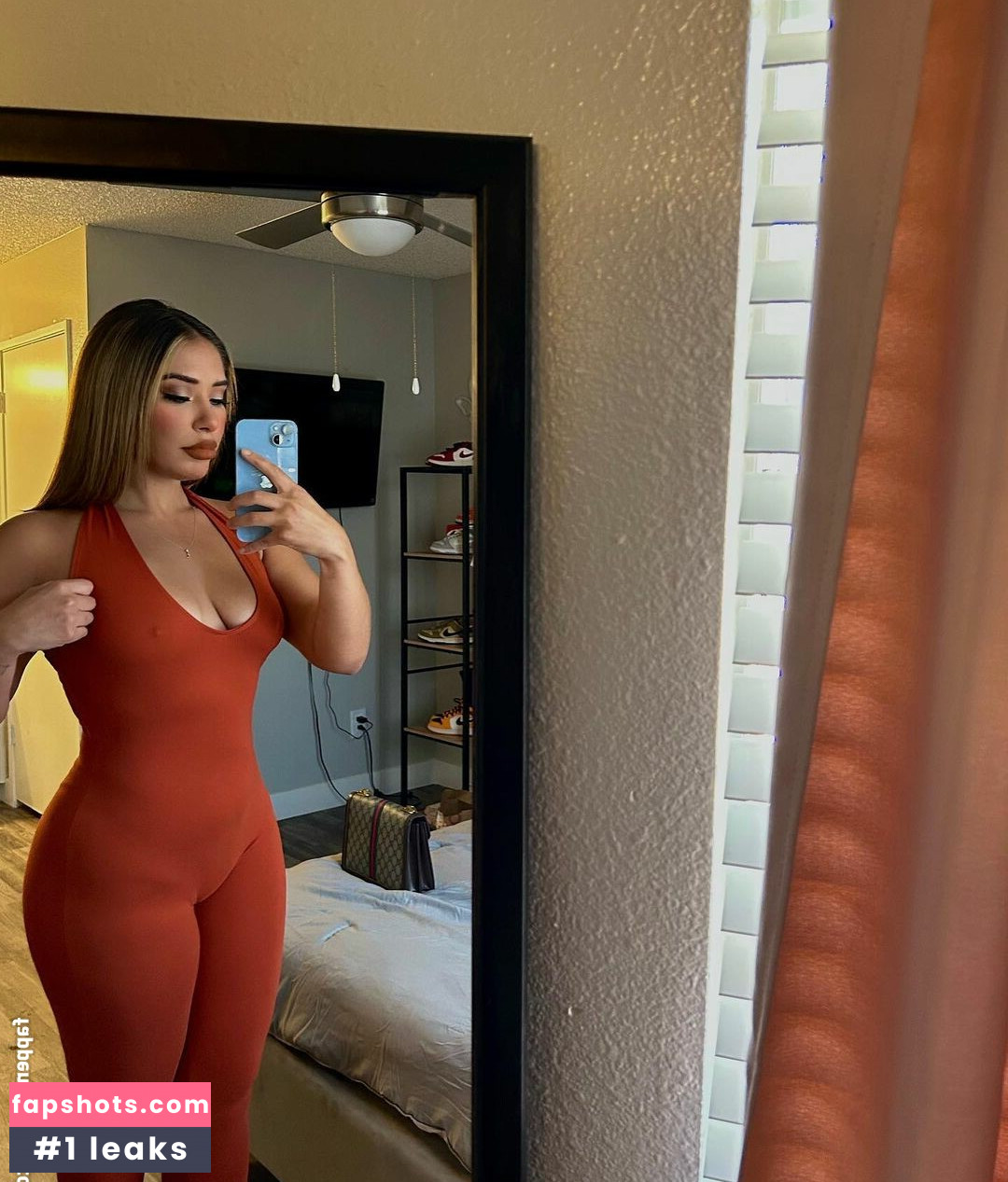 emelyelenaa nude babe gallery