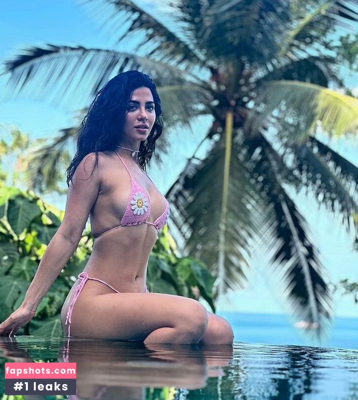 Emeraude Toubia gallery photo #13