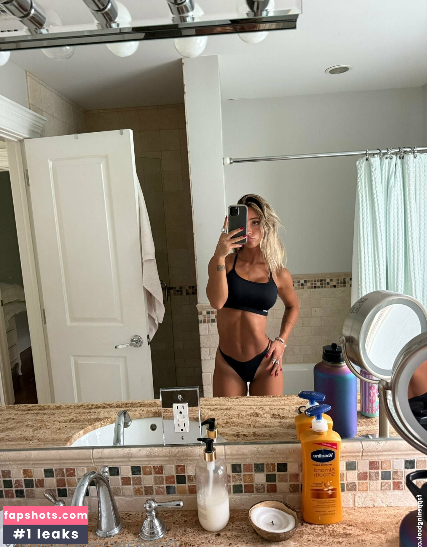 emiiixox gallery photo #2