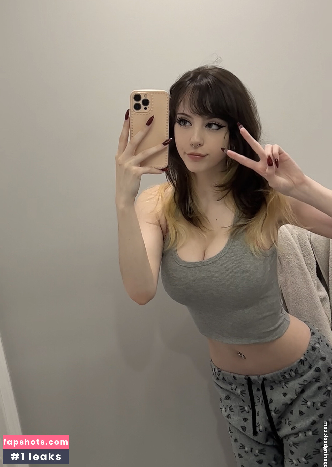 emiki28 gallery photo #19