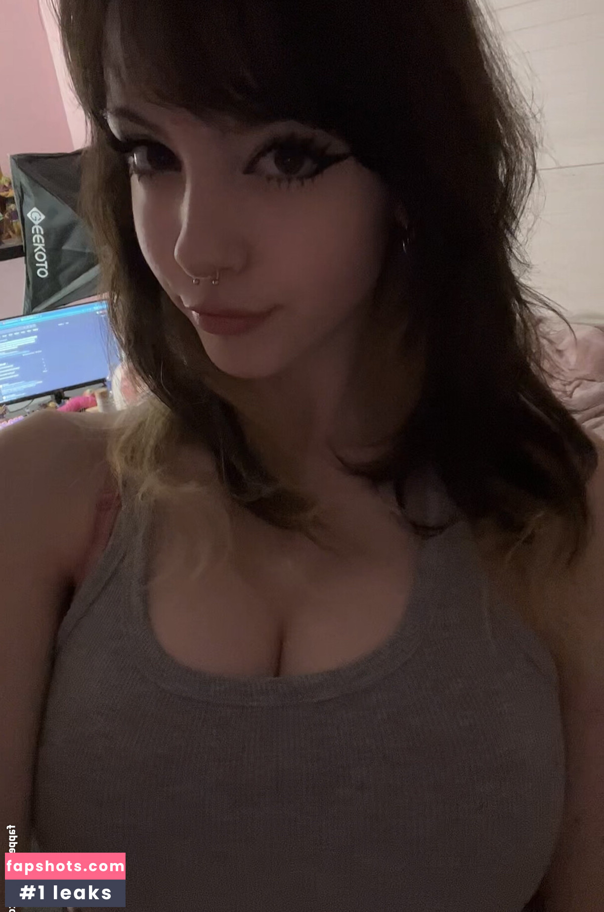 emiki28 gallery photo #25