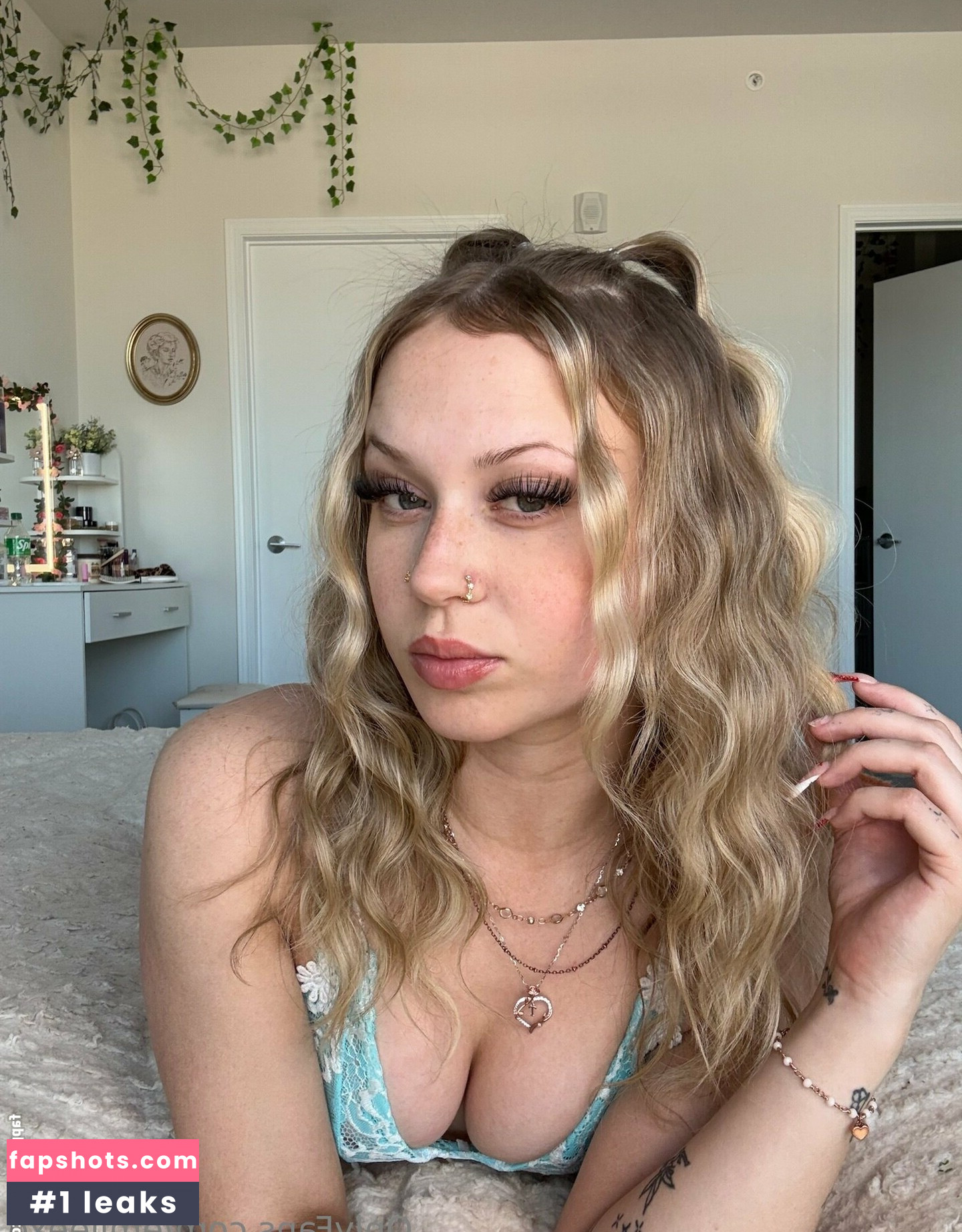 emileexo gallery photo #33