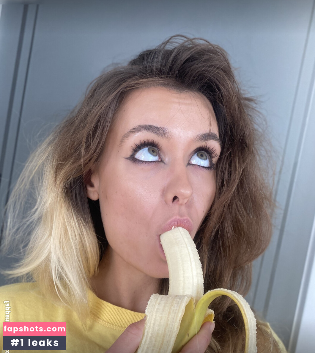 Emilia Braun nude babe gallery