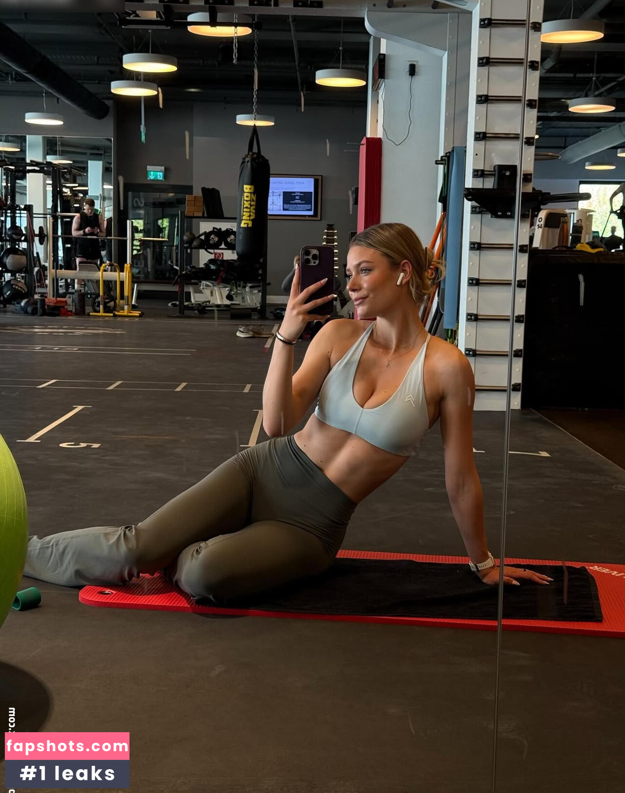 Emilia Bte gallery photo #3