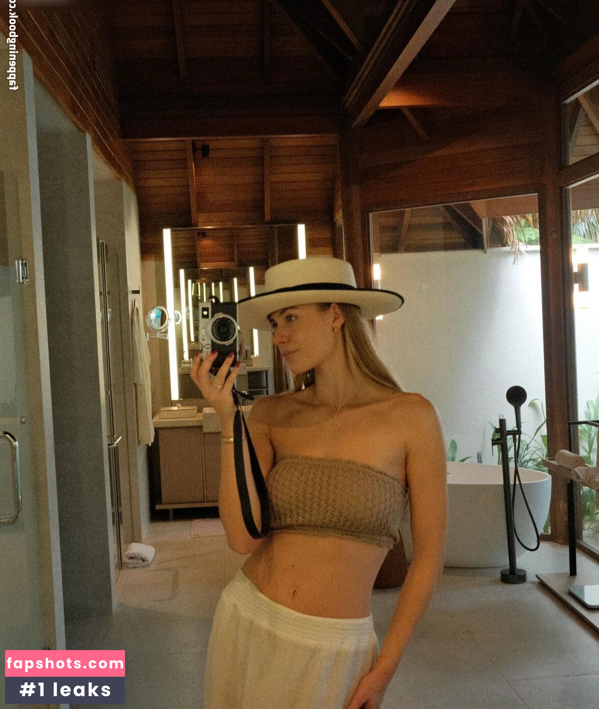 Emilia Bte gallery photo #49