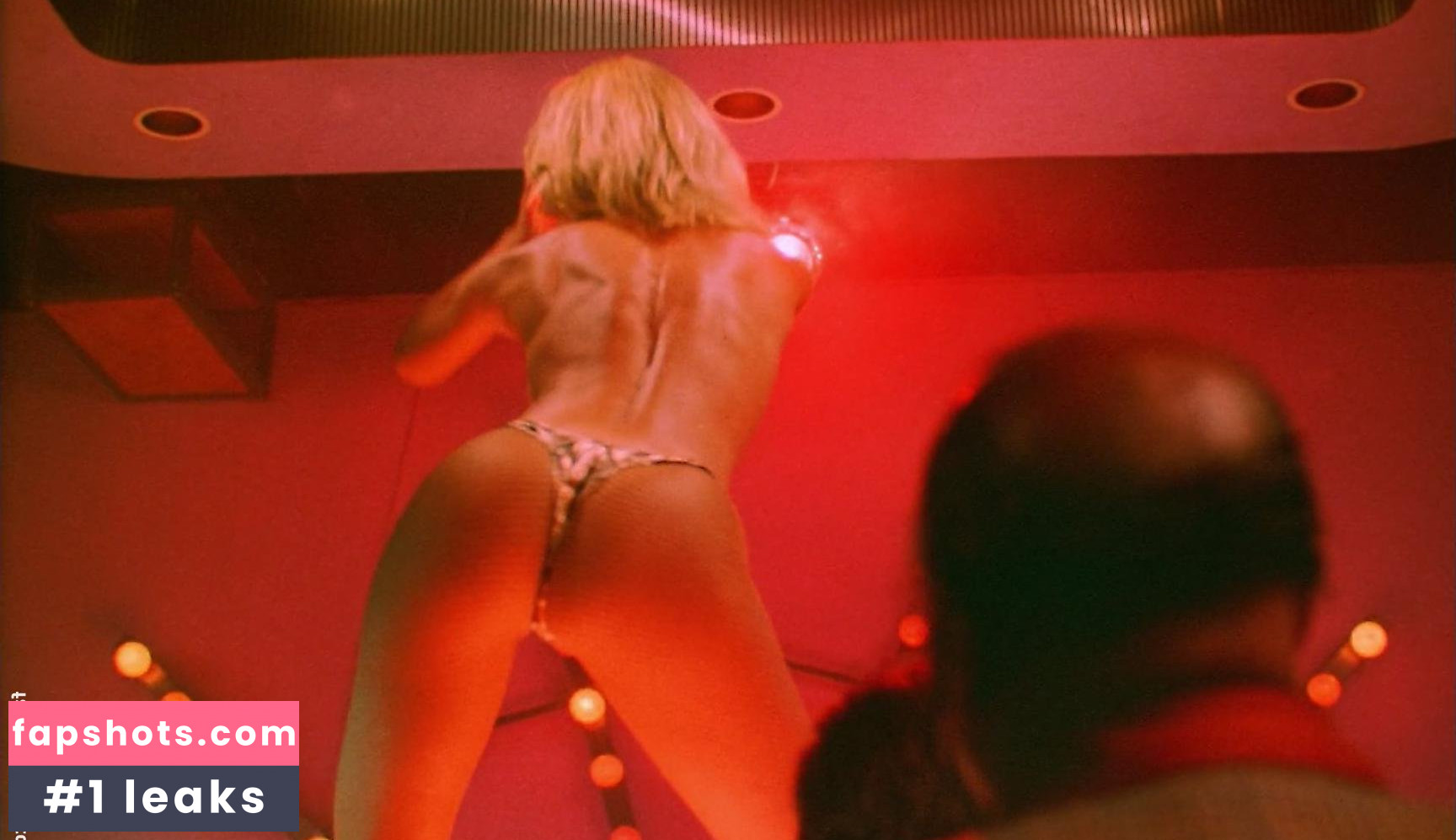 Emilia Crow gallery photo #3