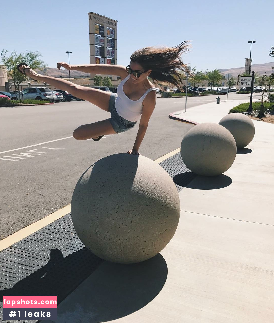 Emilia Hartford gallery photo #25