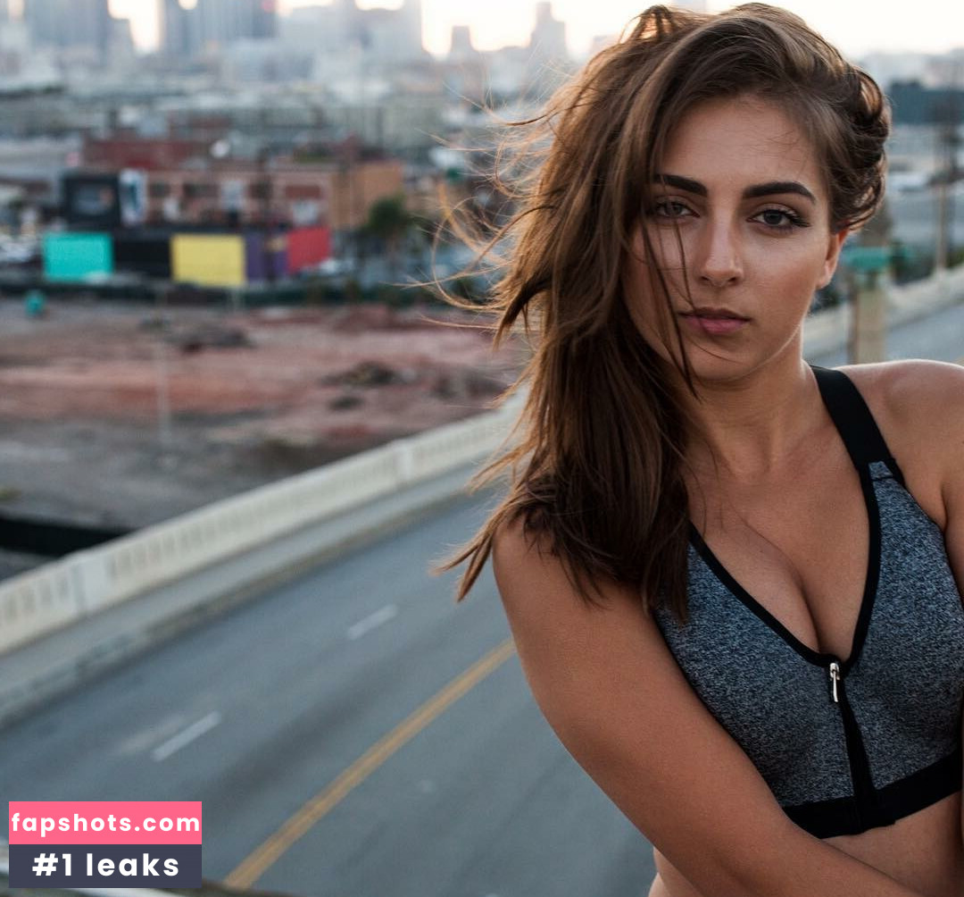 Emilia Hartford gallery photo #29