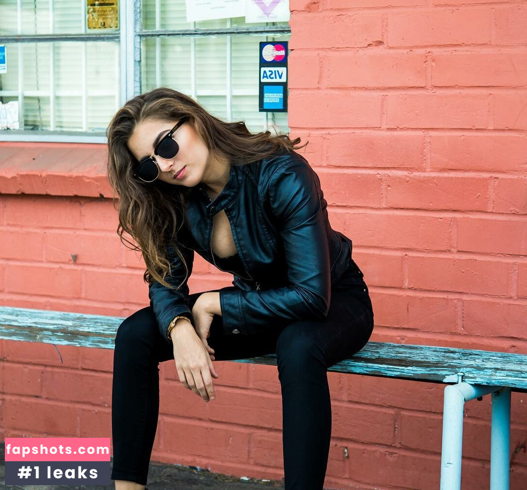 Emilia Hartford gallery photo #35