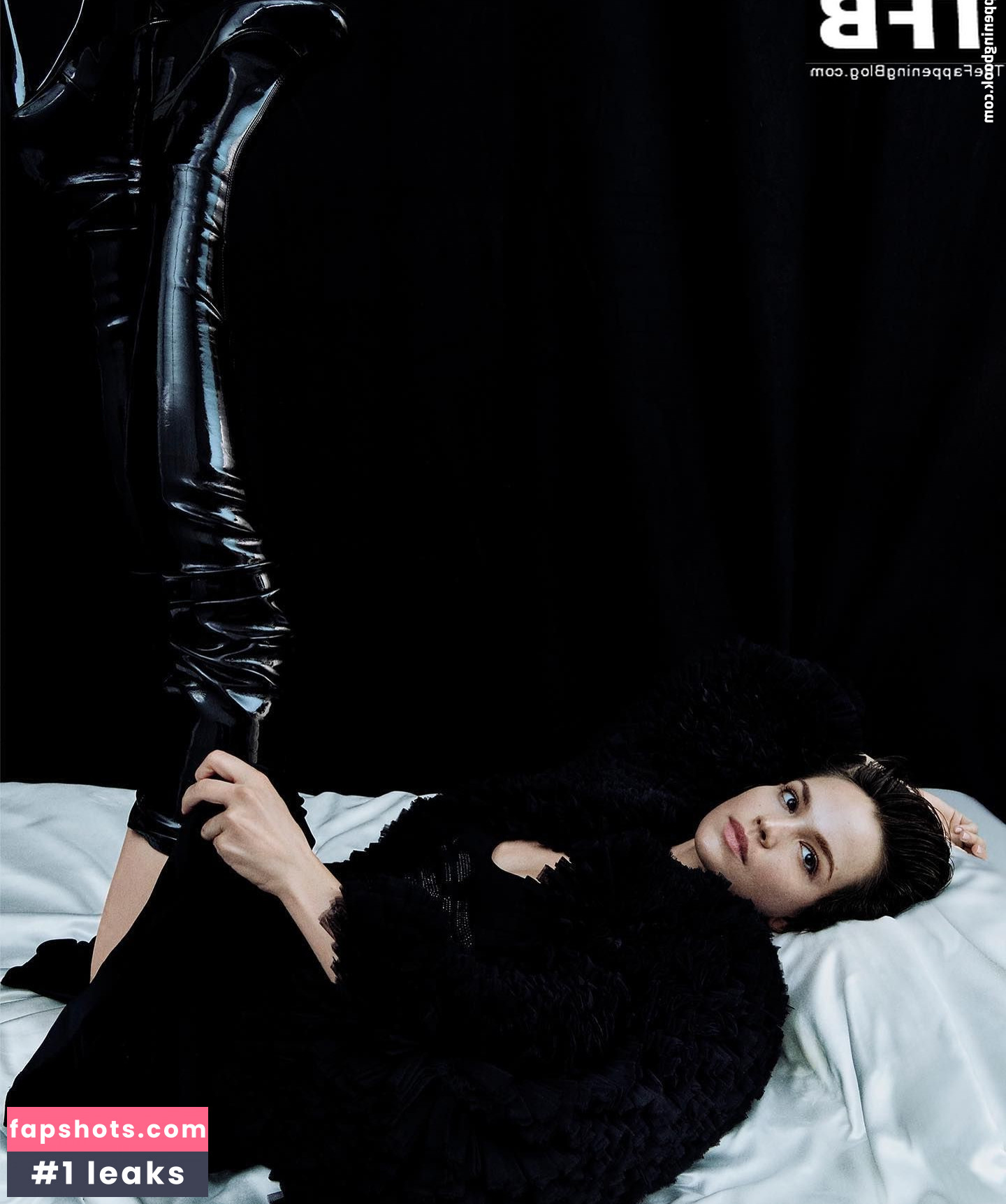 Emilia Schüle gallery photo #13