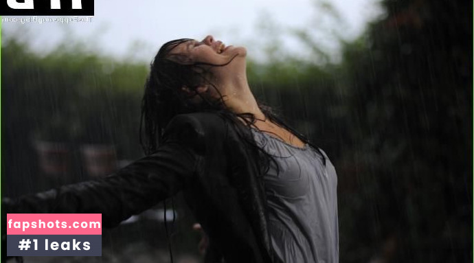 Emilia Schüle gallery photo #20