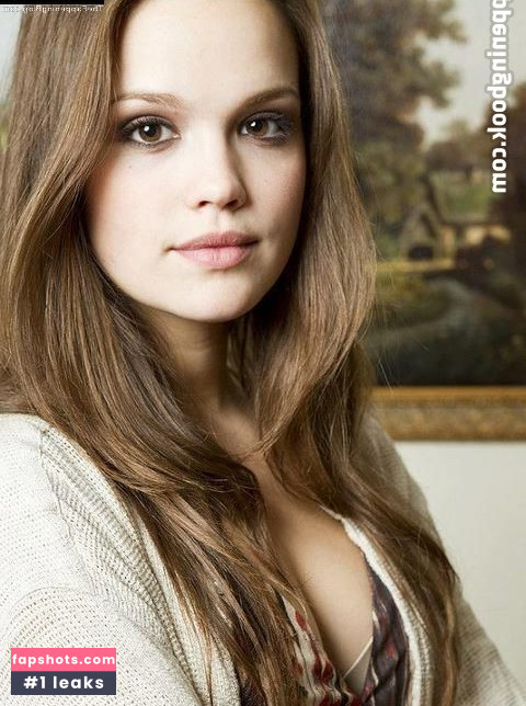 Emilia Schüle gallery photo #24