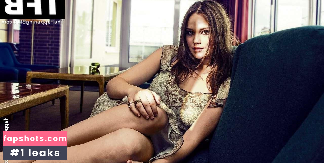 Emilia Schüle gallery photo #25