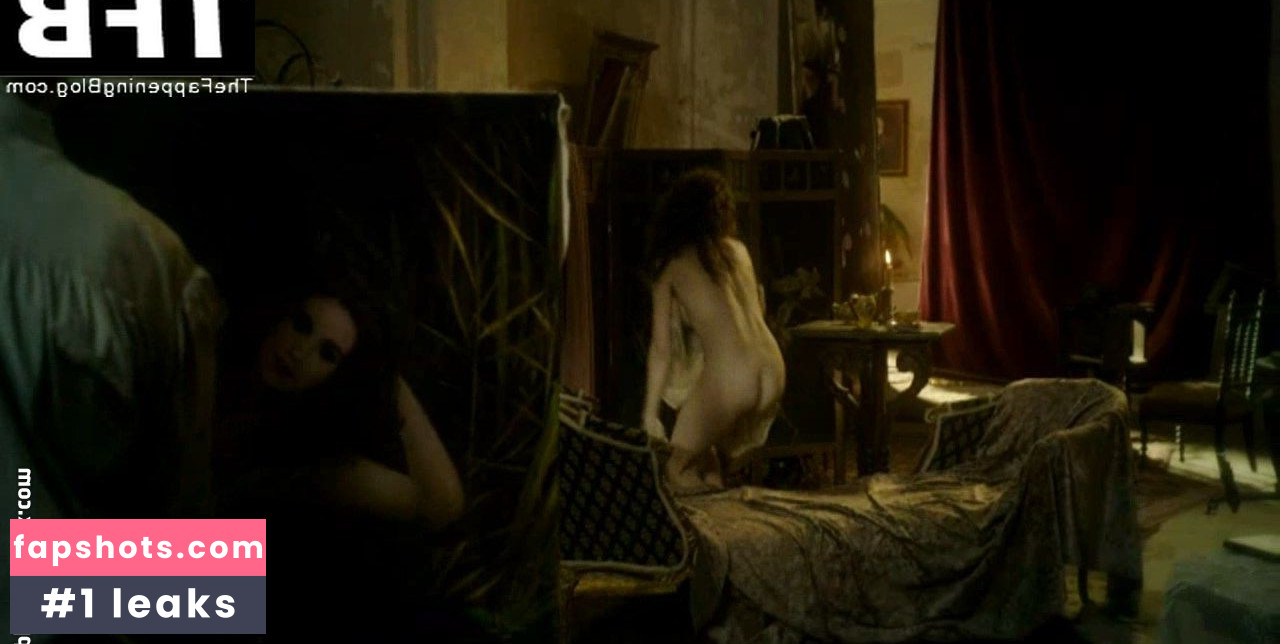 Emilia Schüle gallery photo #26