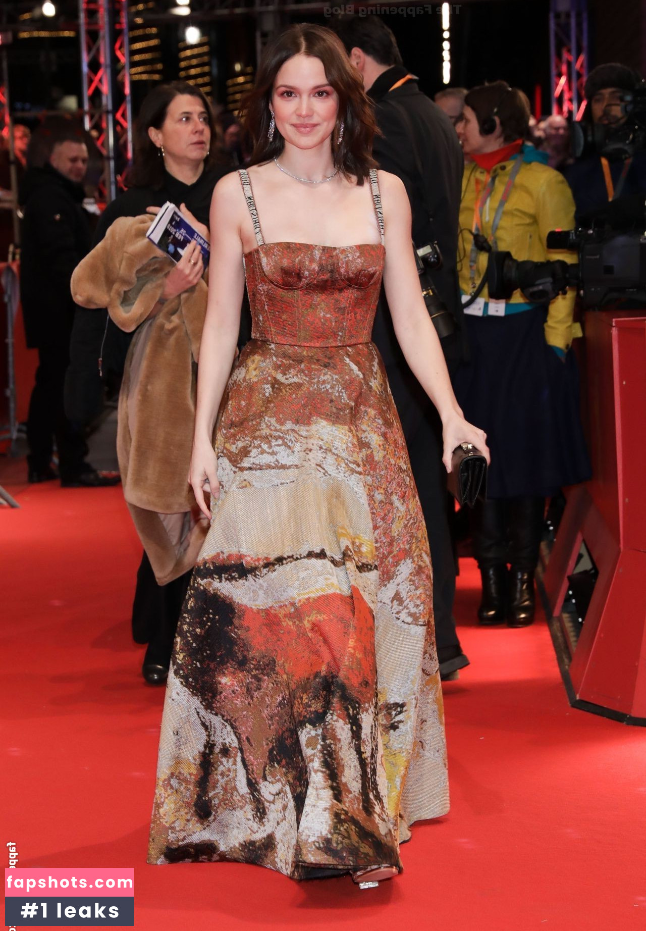 Emilia Schüle gallery photo #56