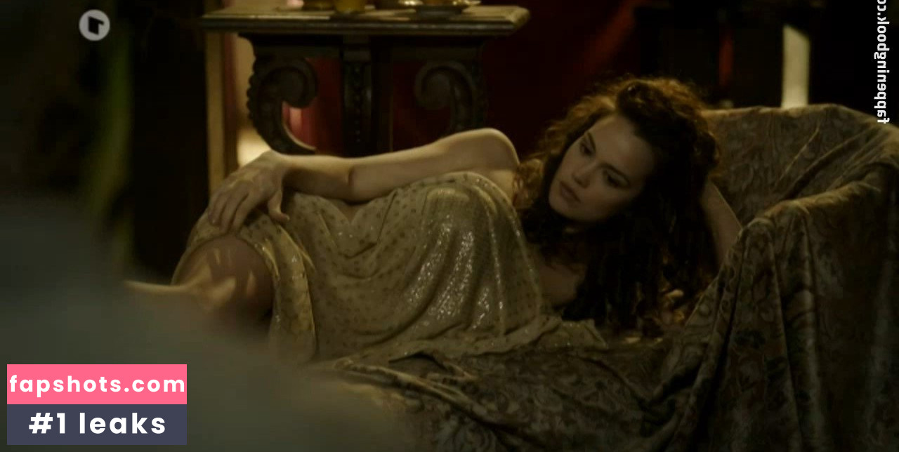 Emilia Schüle gallery photo #58