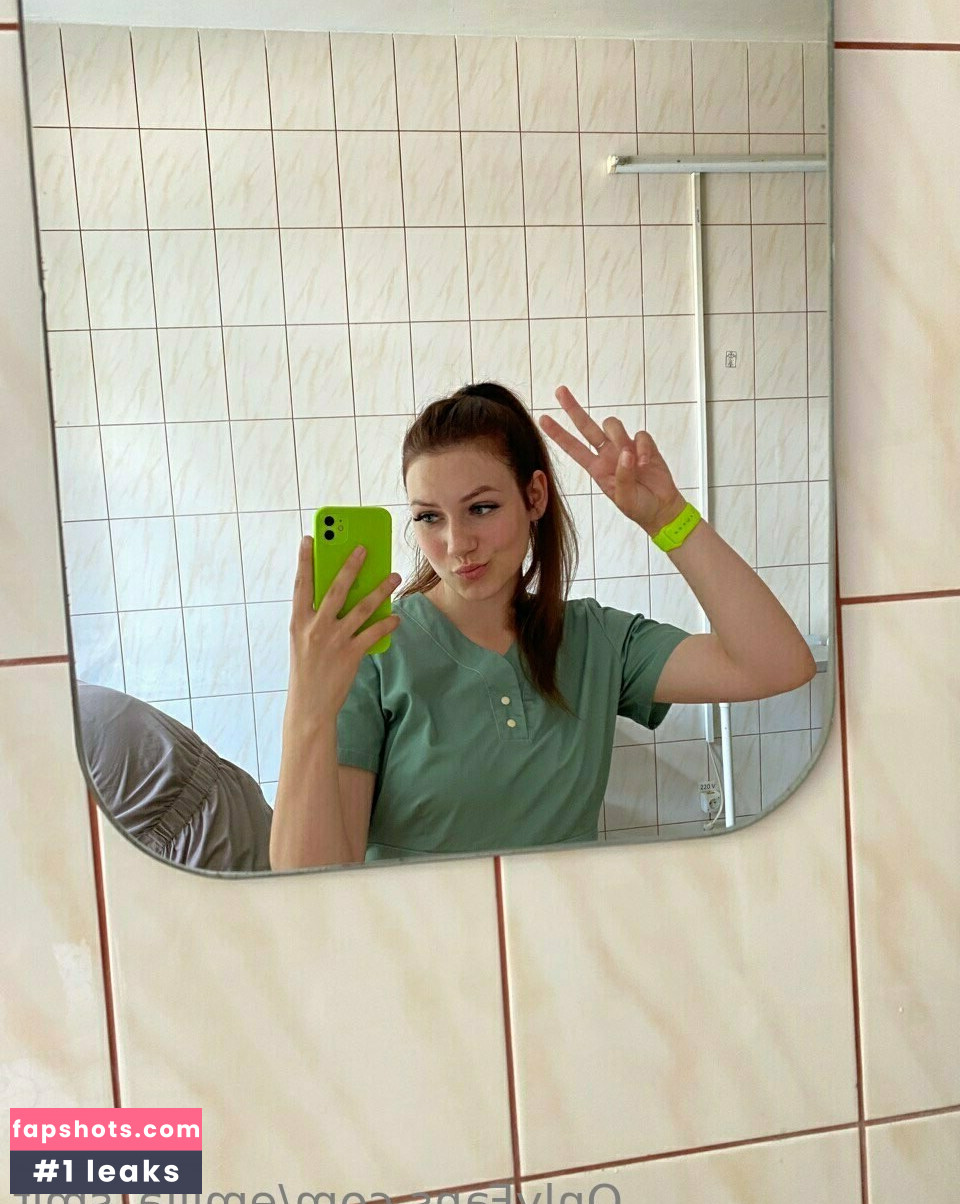 Emilia Smit gallery photo #9