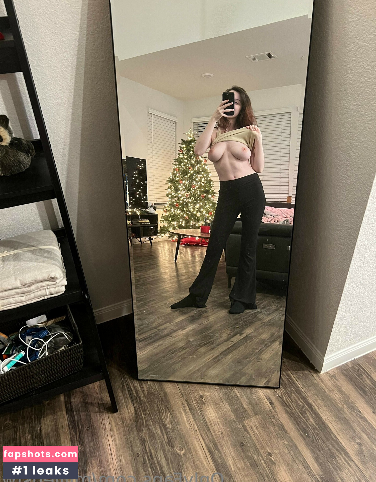 EmiliaNSFW gallery photo #35