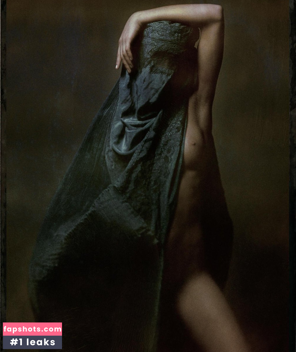 Emilie Payet gallery photo #129