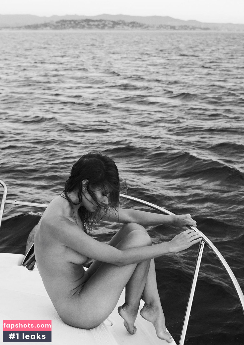 Emilie Payet gallery photo #146