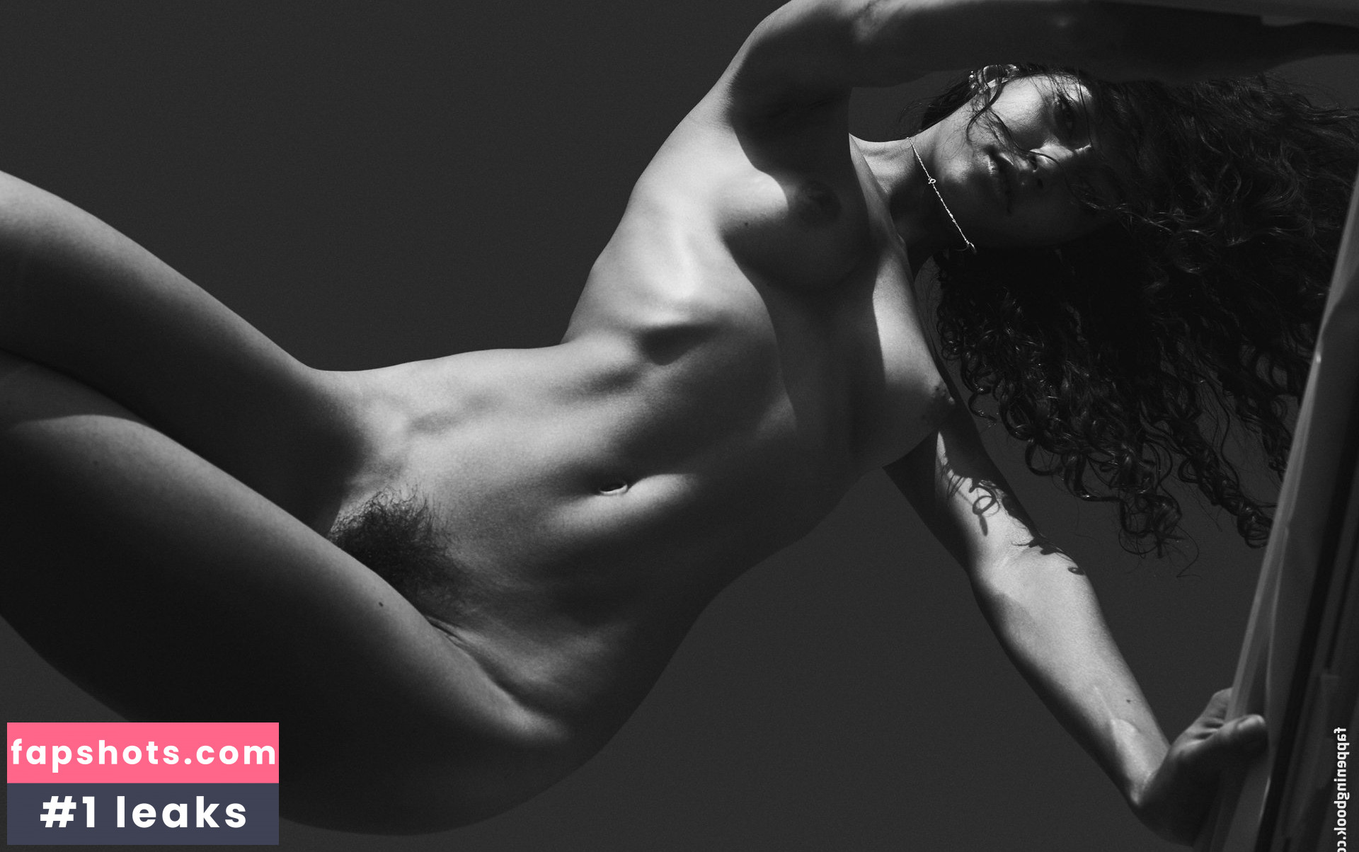 Emilie Payet gallery photo #153