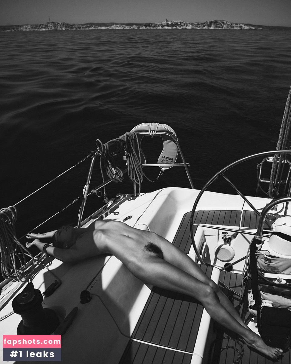 Emilie Payet gallery photo #155