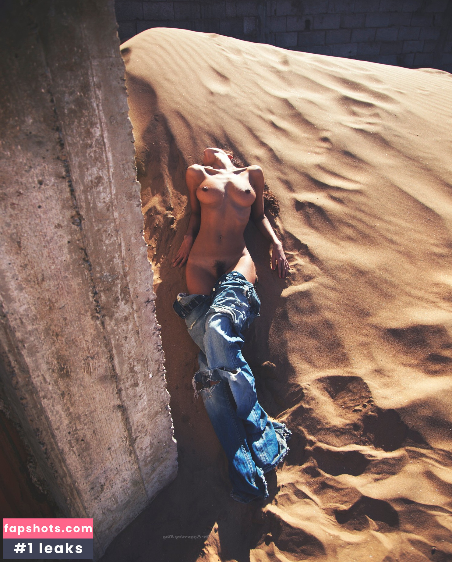 Emilie Payet gallery photo #32