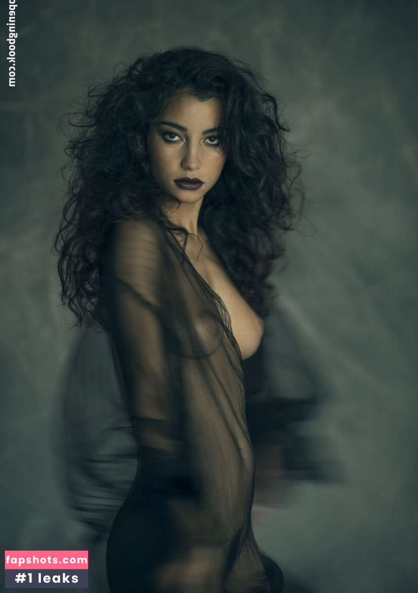 Emilie Payet gallery photo #56