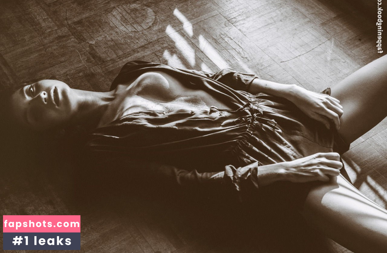 Emilie Payet gallery photo #65