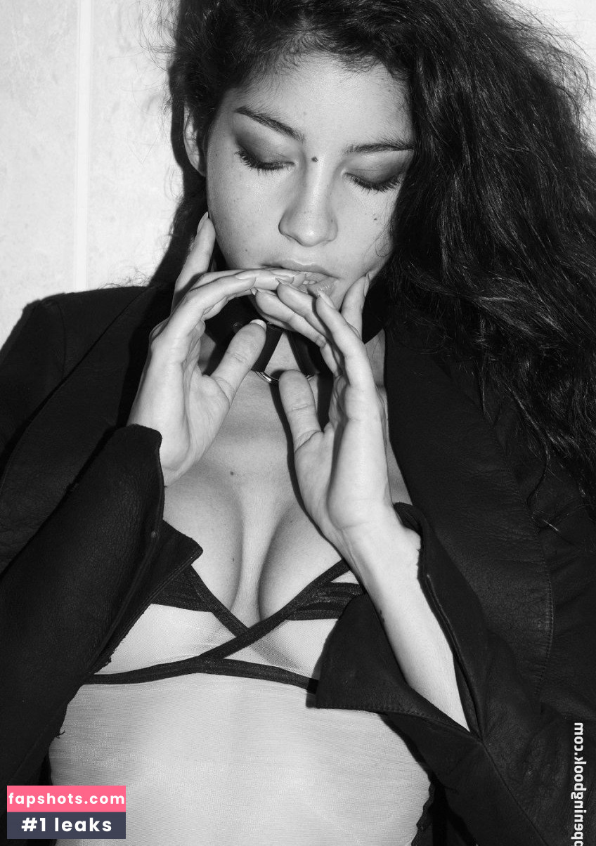 Emilie Payet gallery photo #78