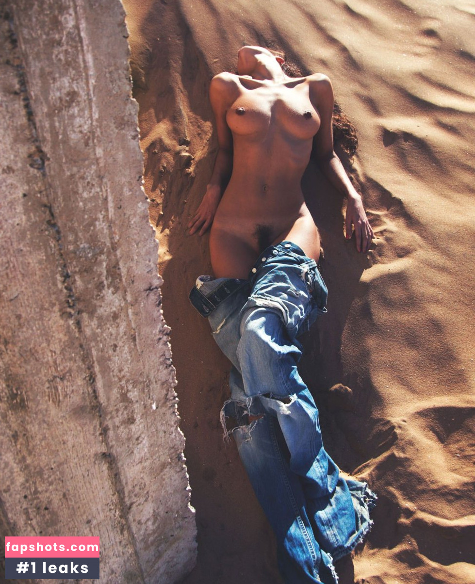 Emilie Payet gallery photo #83