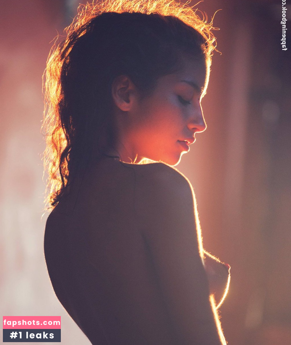 Emilie Payet gallery photo #84