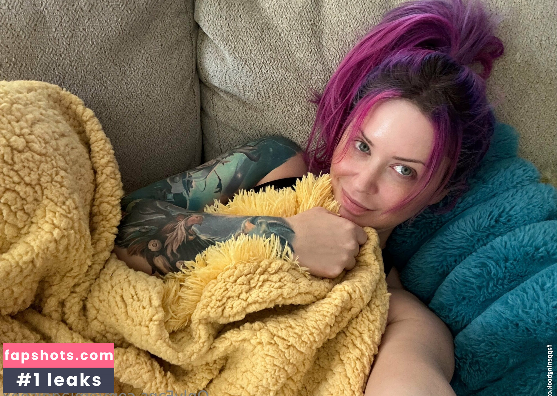 Emily Addison gallery photo #15