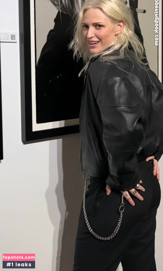Emily Armstrong gallery photo #11