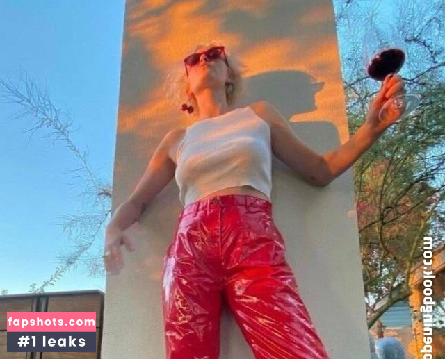 Emily Armstrong gallery photo #12