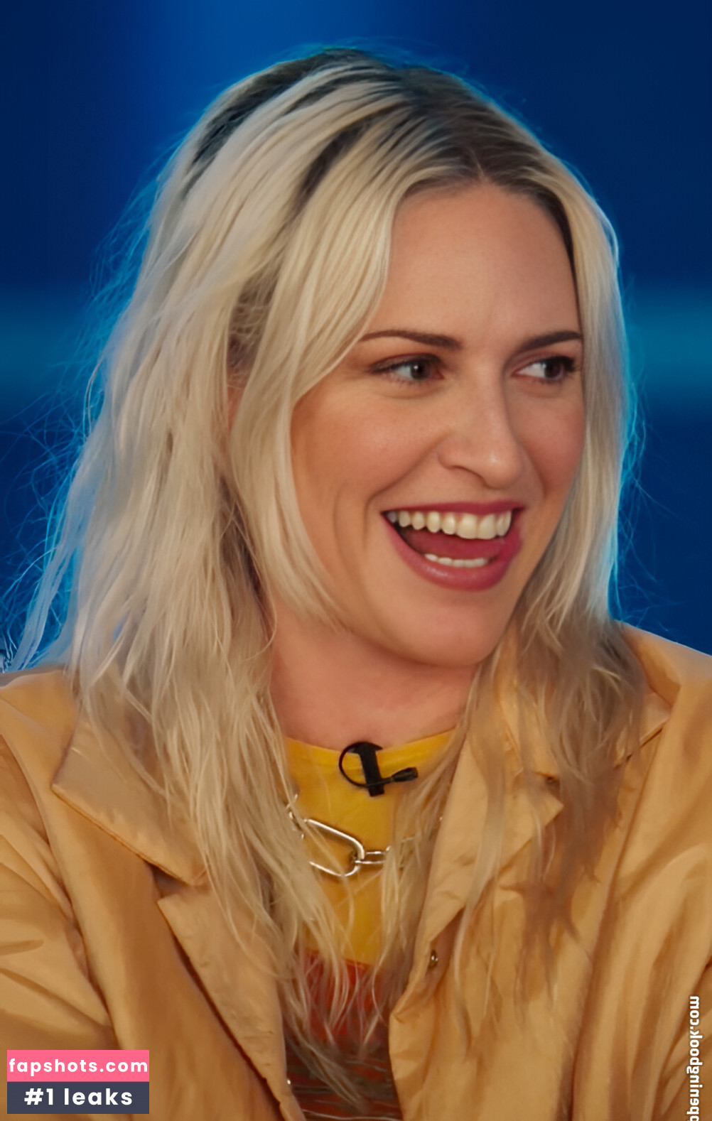 Emily Armstrong gallery photo #13