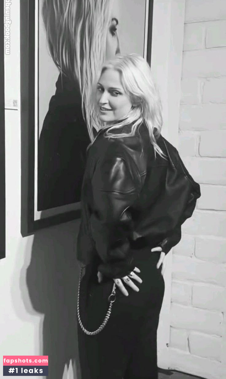 Emily Armstrong gallery photo #15