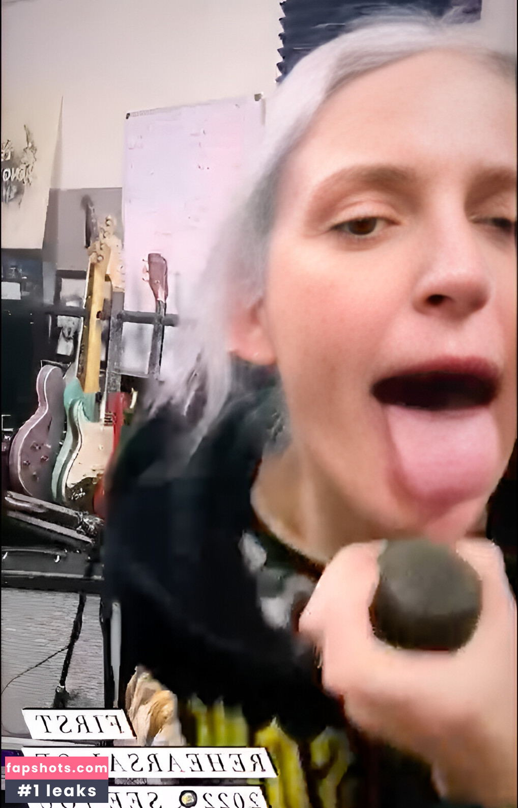 Emily Armstrong gallery photo #7