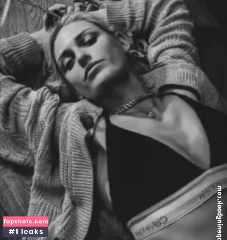 Emily Armstrong gallery photo #10