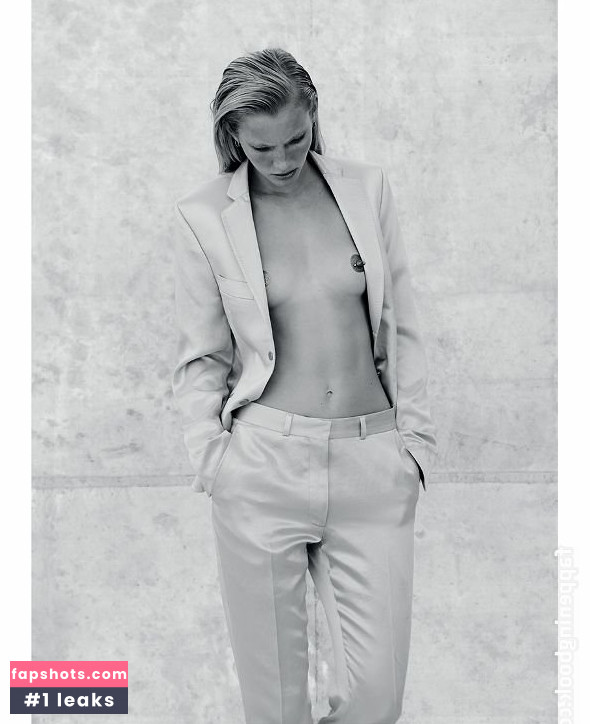 Emily Baker gallery photo #12