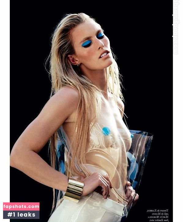 Emily Baker gallery photo #13