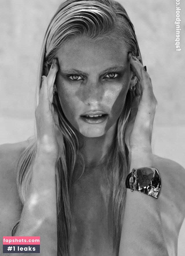 Emily Baker gallery photo #16