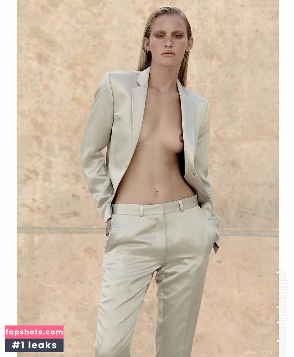 Emily Baker gallery photo #21