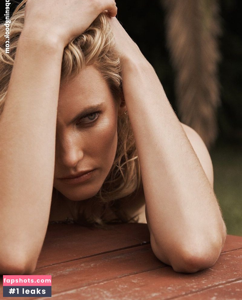 Emily Baker gallery photo #6