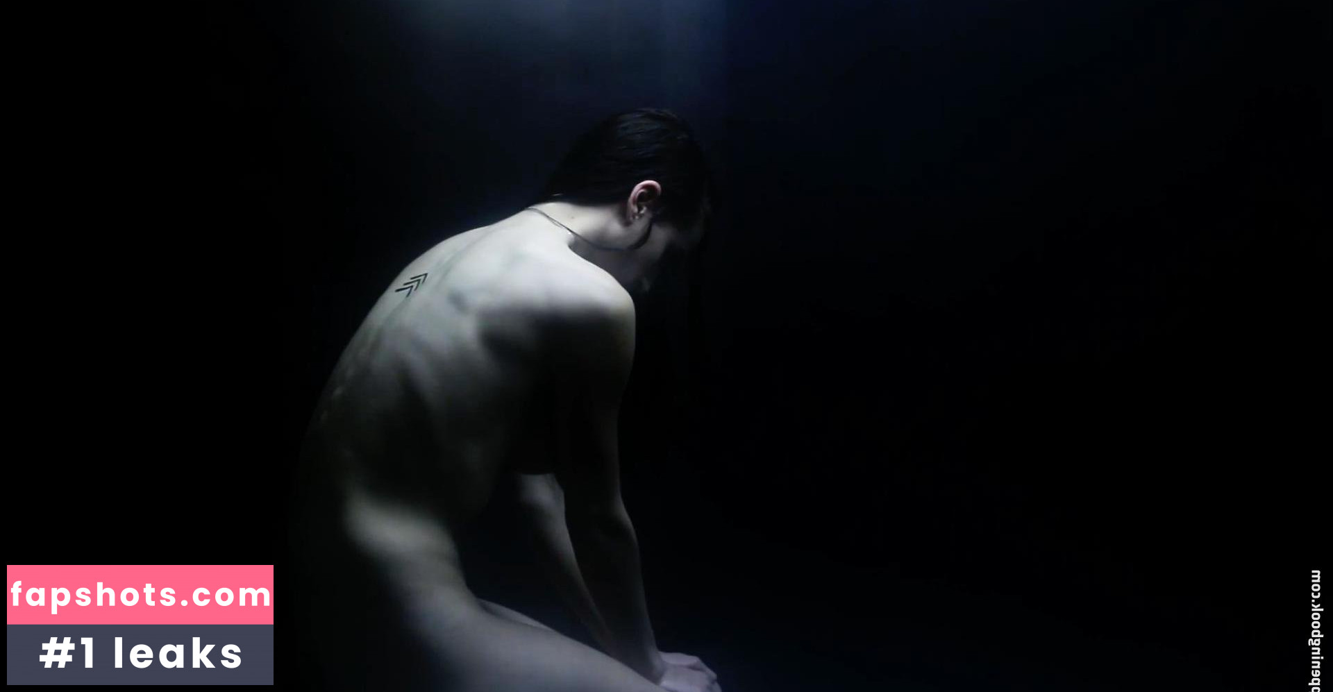 Emily Bartholomew nude babe gallery