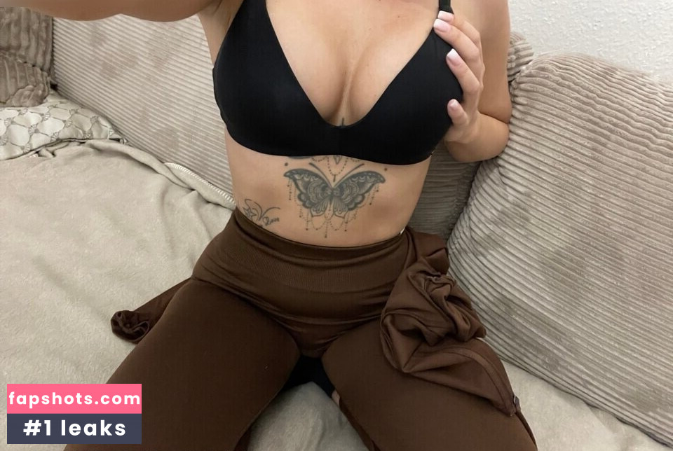 Emily Becker gallery photo #5