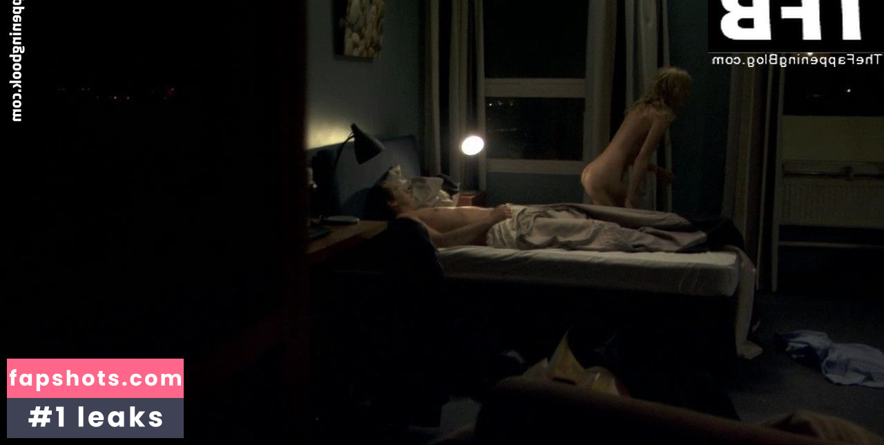 Emily Beecham gallery photo #5